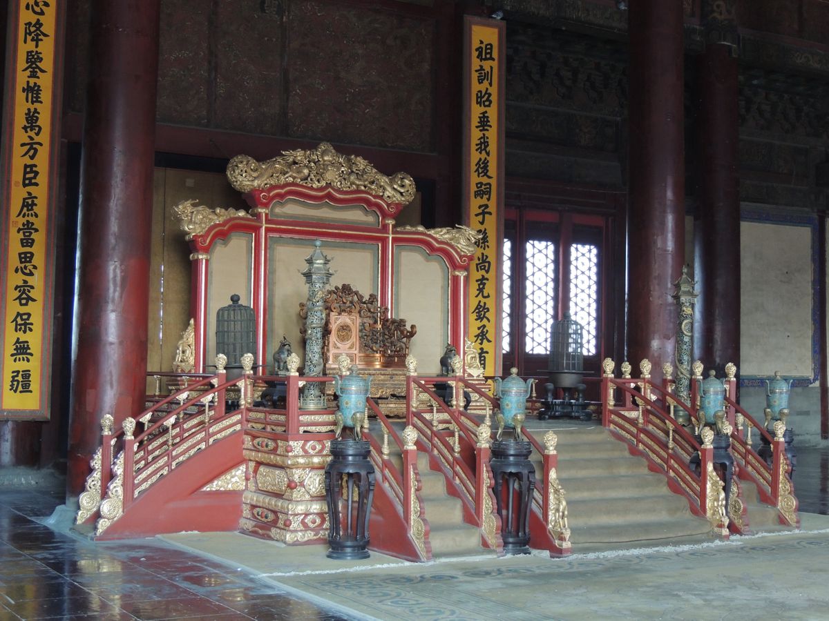 императорский дворец внутри